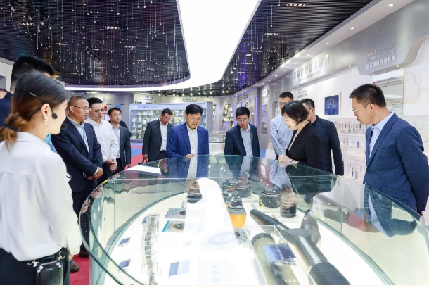 中央第十九巡回指導(dǎo)組調(diào)研亨通集團(tuán)(圖4) 中央第十九巡回指導(dǎo)組調(diào)研亨通集團(tuán)(圖4)